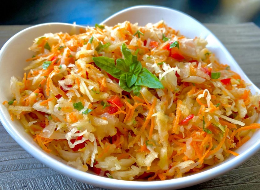 Маринованная капуста с болгарским перцем