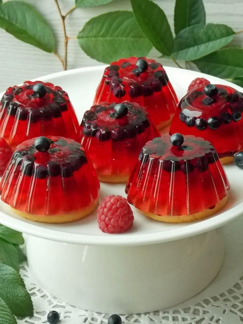 Торт из черной смородины с желе