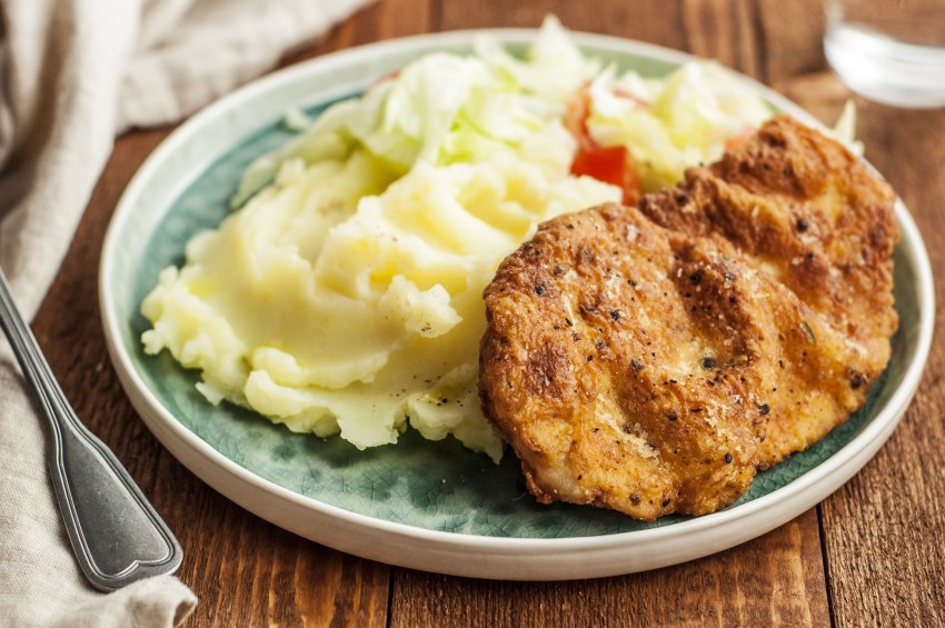 Шницель с картофельным пюре