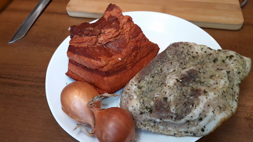Шпик в луковой шелухе