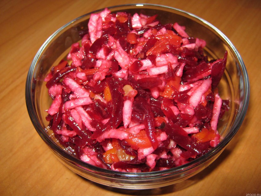 Салат из маринованной свеклы с яблоками