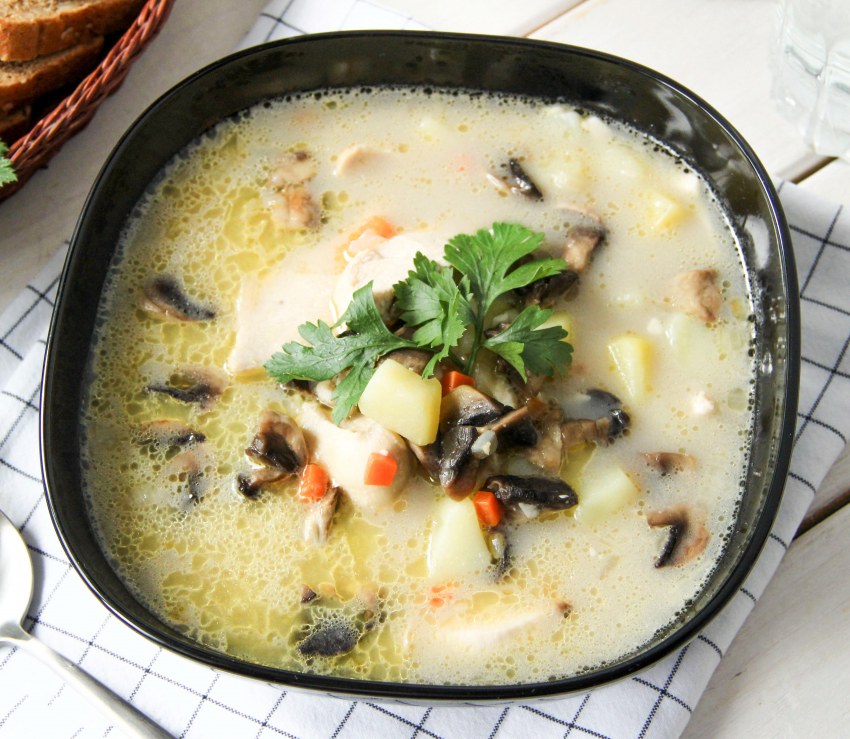 Грибной суп из шампиньонов с плавленным сыром и курицей