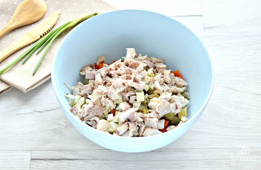 Оливье с копченой курицей