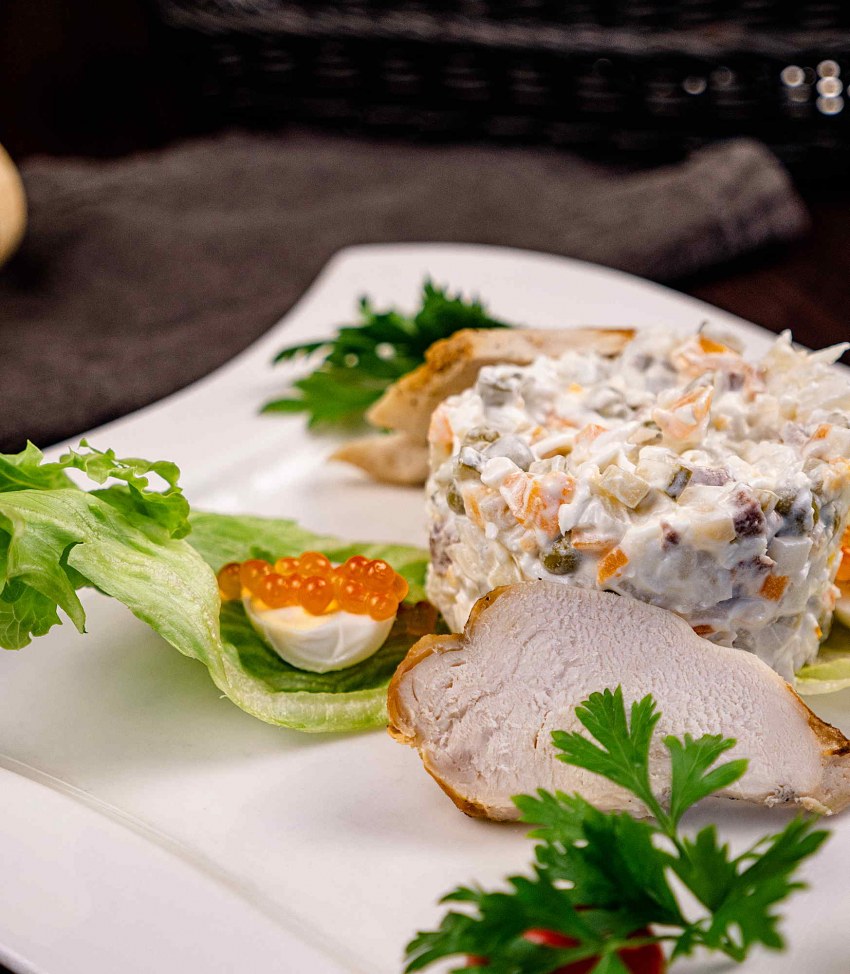 Оливье с куриной грудкой