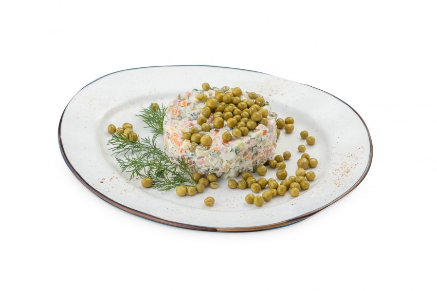 Салат курица огурцы горошек