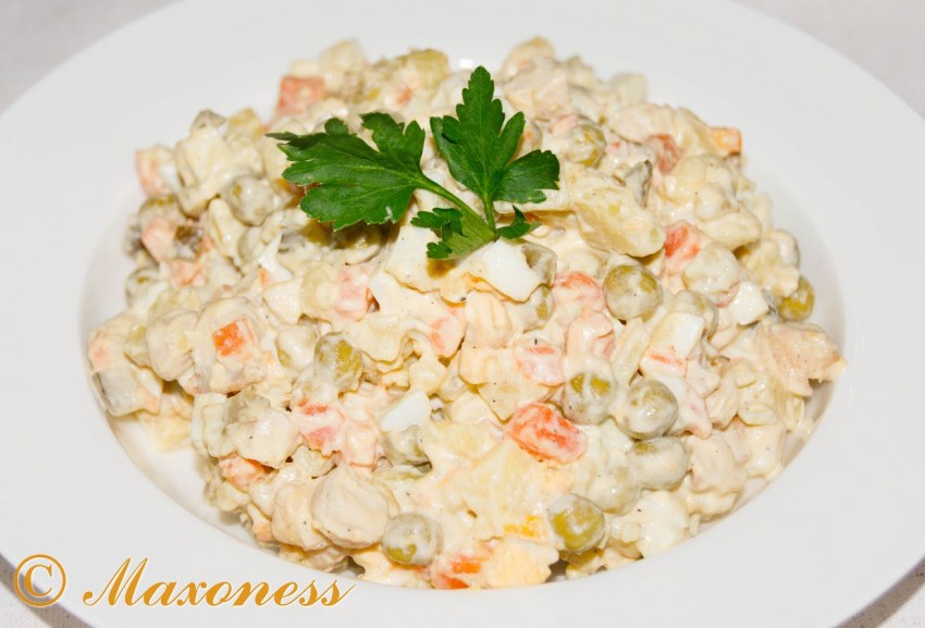 Салат Оливье с куриной грудкой