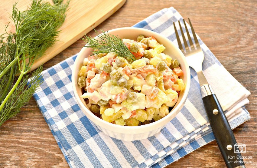 Рыбный салат с картошкой и растительным маслом