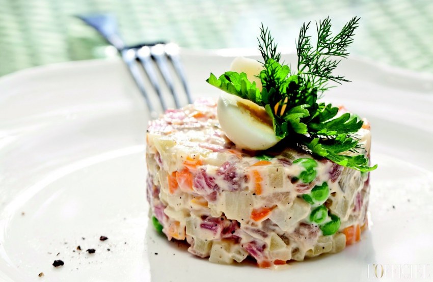 Оливье с копченой куриной грудкой