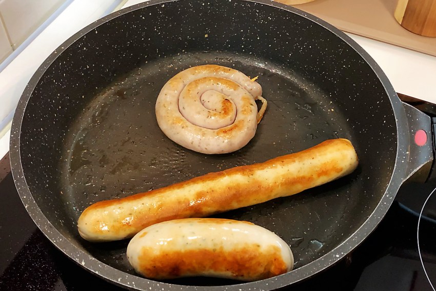 Как вкусно приготовить сосиски на сковороде