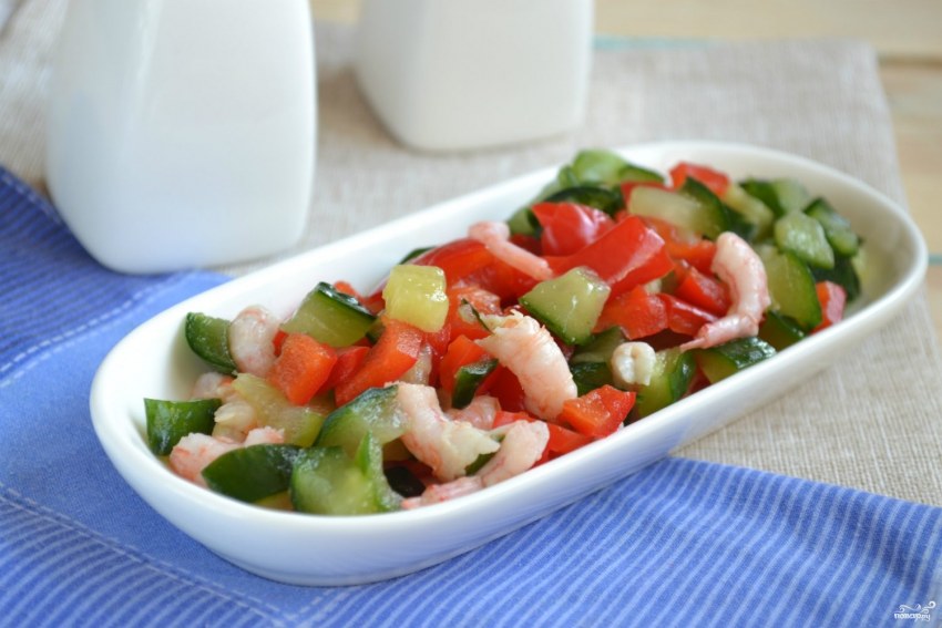 Салат с авокадо и курицей