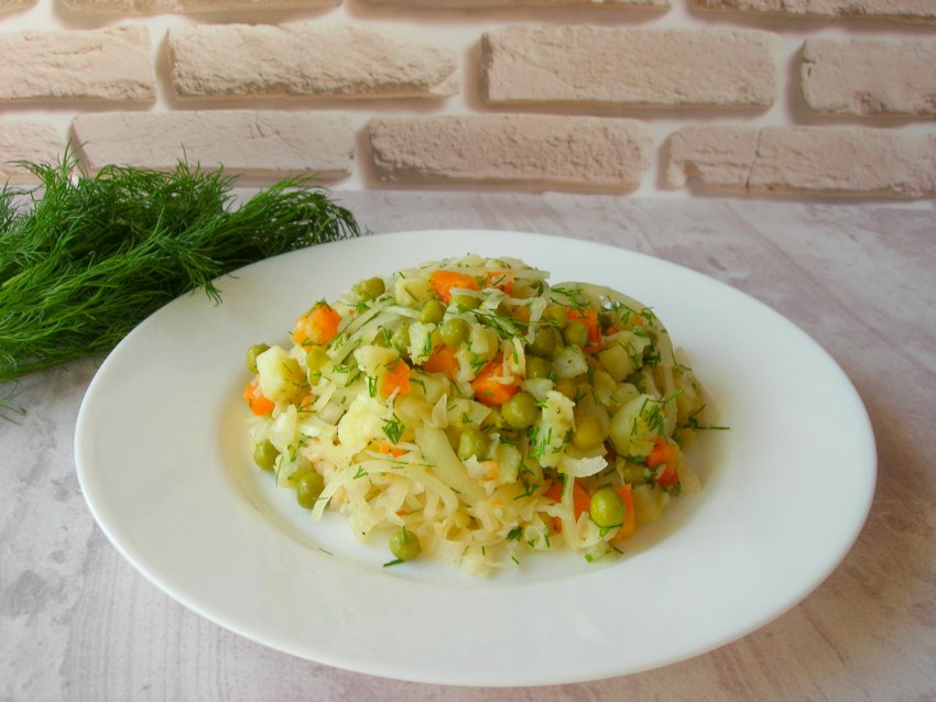 Салат с курицей и грибами