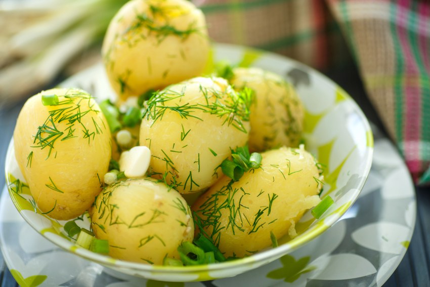 Картофель отварной с укропом