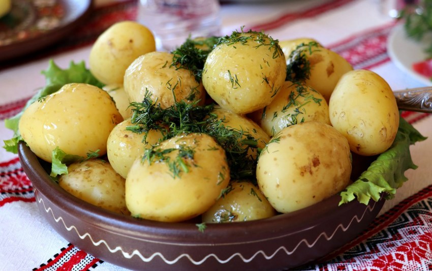 Картофель отварной с укропом