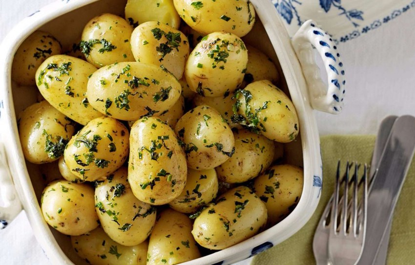 Картофель отварной с укропом