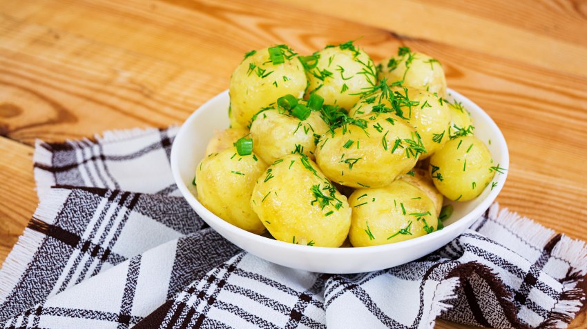Картофель отварной с зеленью