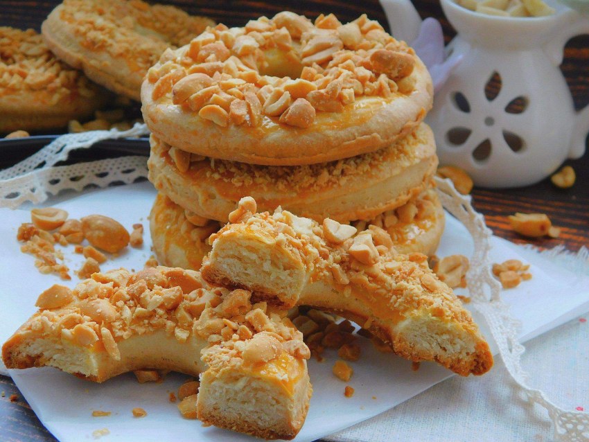 Песочный Коржик с арахисом