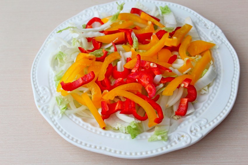 Салат с пастой и маслинами