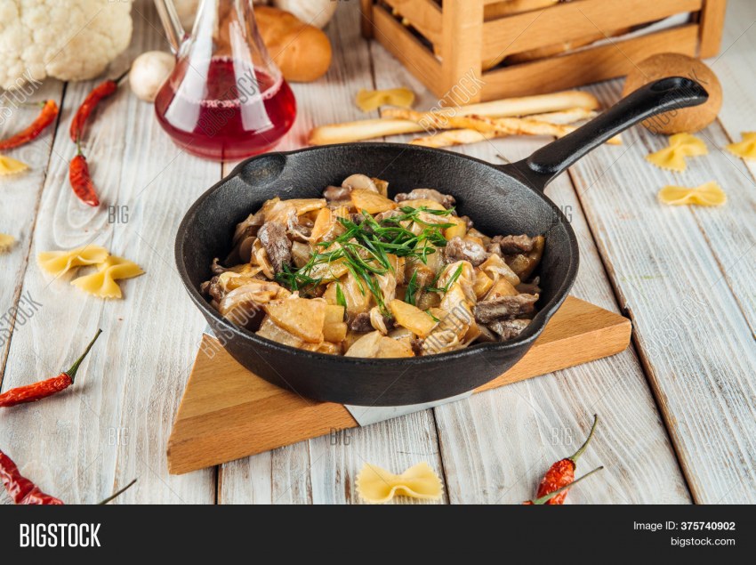Бефстроганов с грибами и сливками
