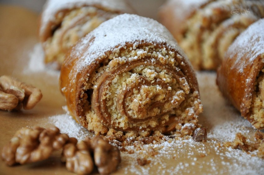 Булочка с орешками