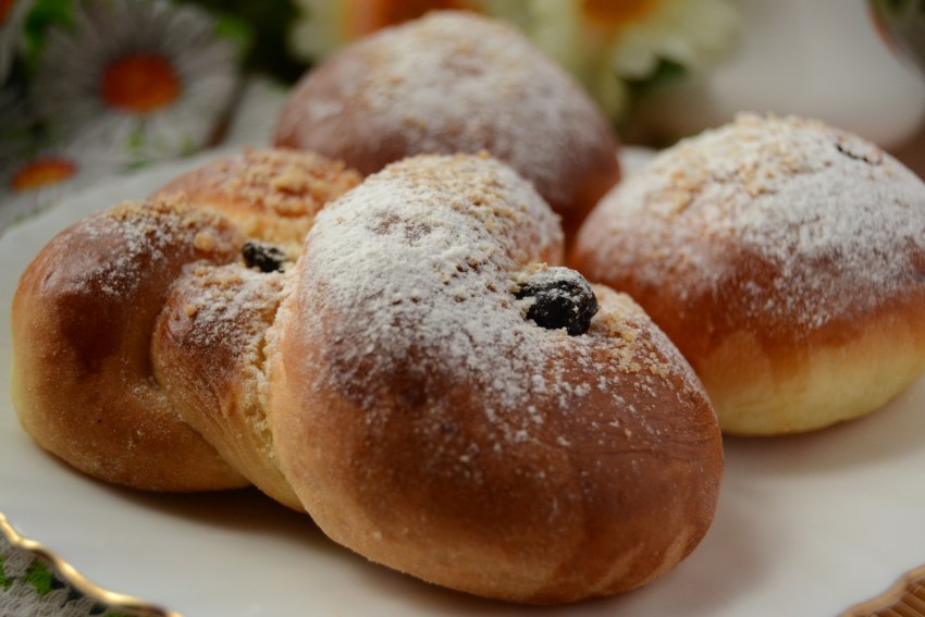 Булочки с курагой из дрожжевого