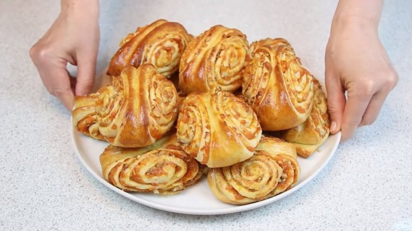 Форма булочек с орехами