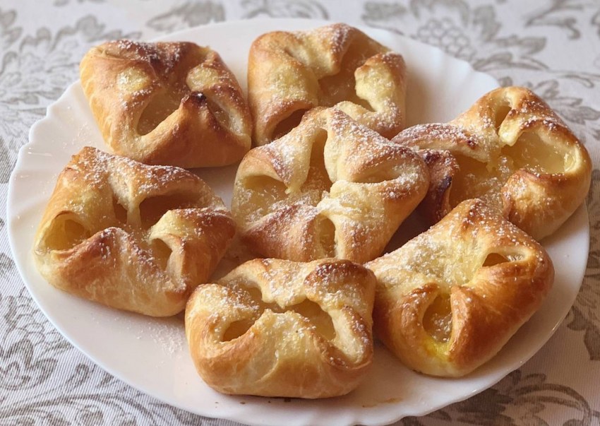 Сдобные булочки с корицей