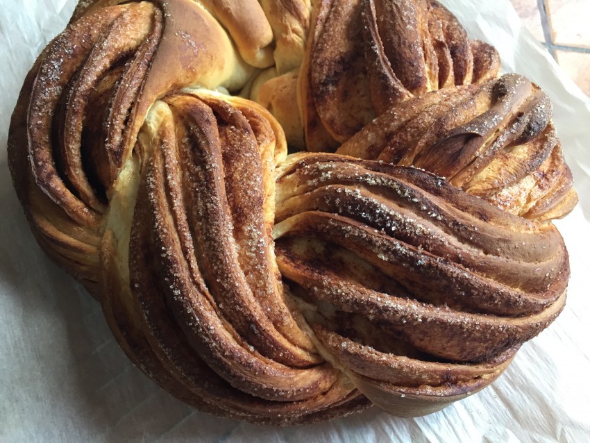 Булочка улитка с изюмом