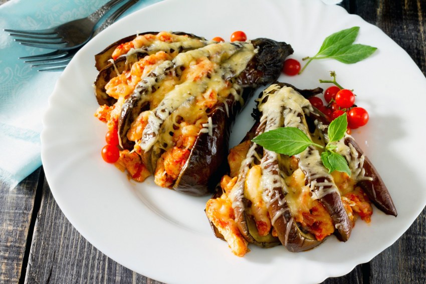 Баклажаны с курицей и сыром в духовке