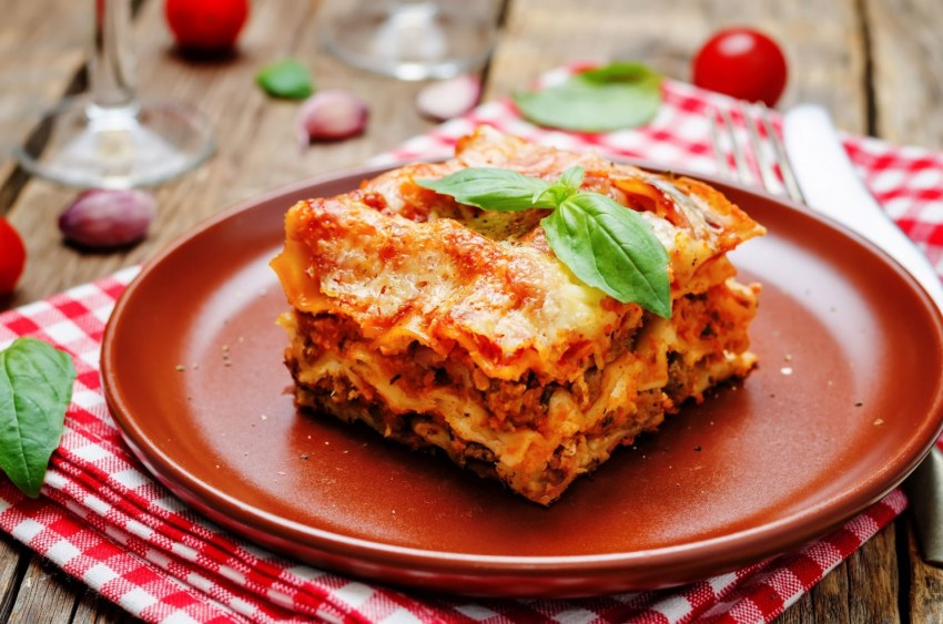 Лазанья с фаршем и грибами с соусом бешамель