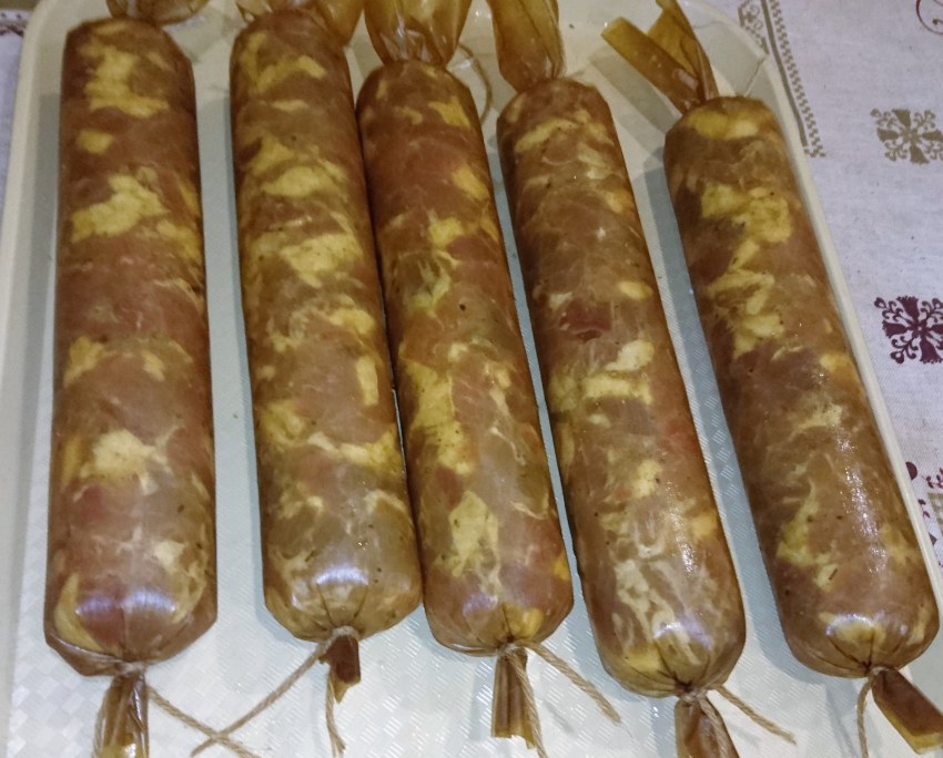 Рубленая свиная колбаса