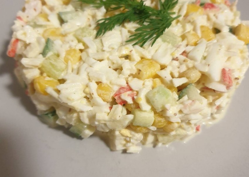 Салат из крабовых палочек с кукурузой