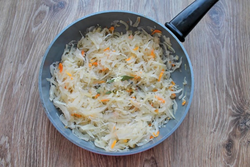 Тушеная капуста с куриной грудкой