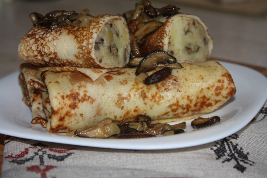 Блинчики с грибами и сыром