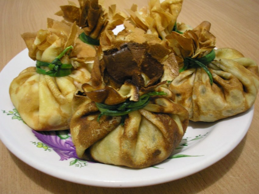 Блинчики с курицей и зеленью
