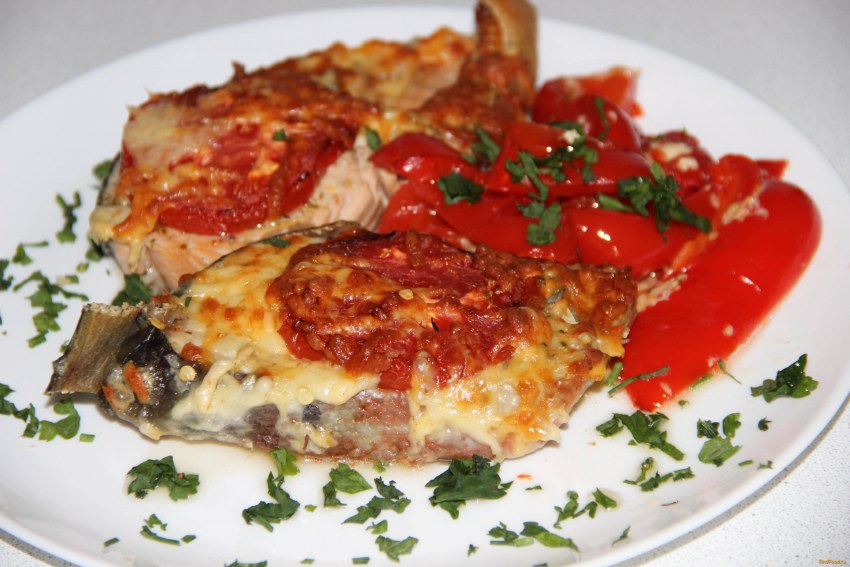 Рыба под овощами