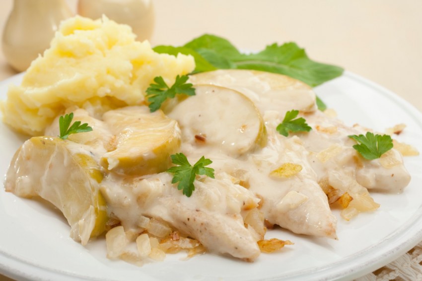 Пюре с курицей в сливочном соусе