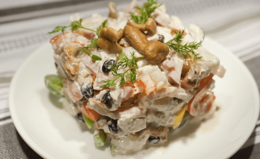 Грибной салат с курицей