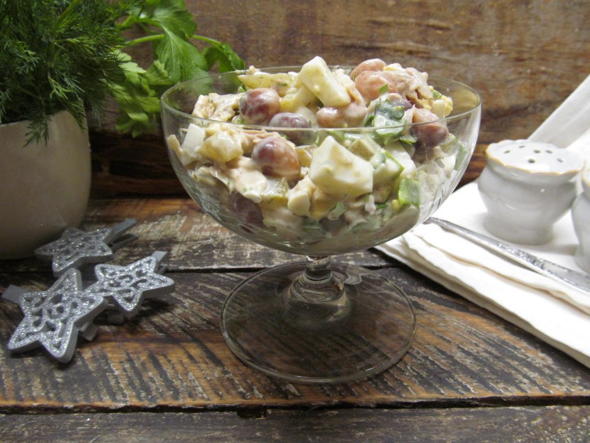 Салат с курицей и солеными огурцами