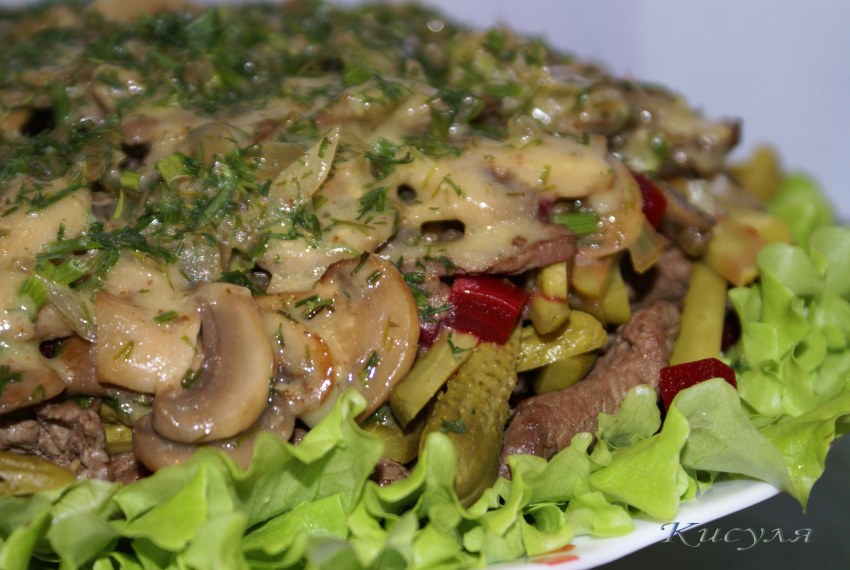 Салат с отварной курицей