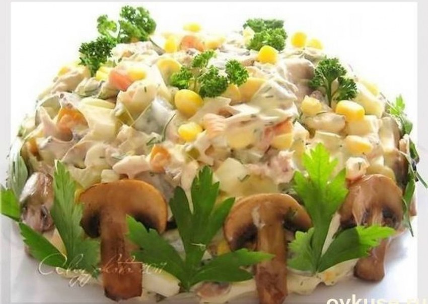 Салат с курицей и грибами