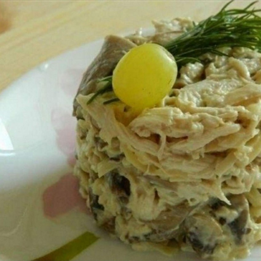 Салат с картошкой курицей и грибами