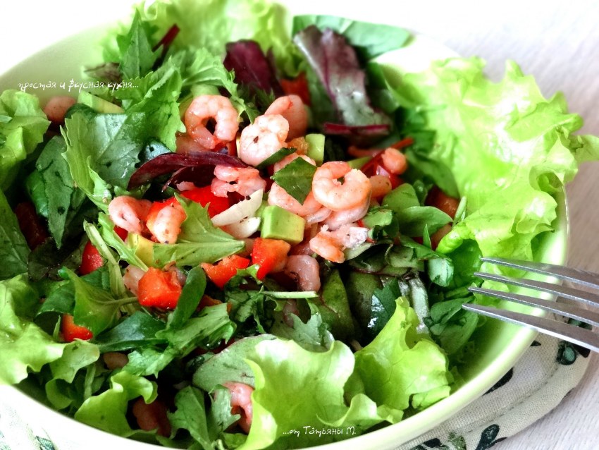 Салат с морепродуктами и авокадо