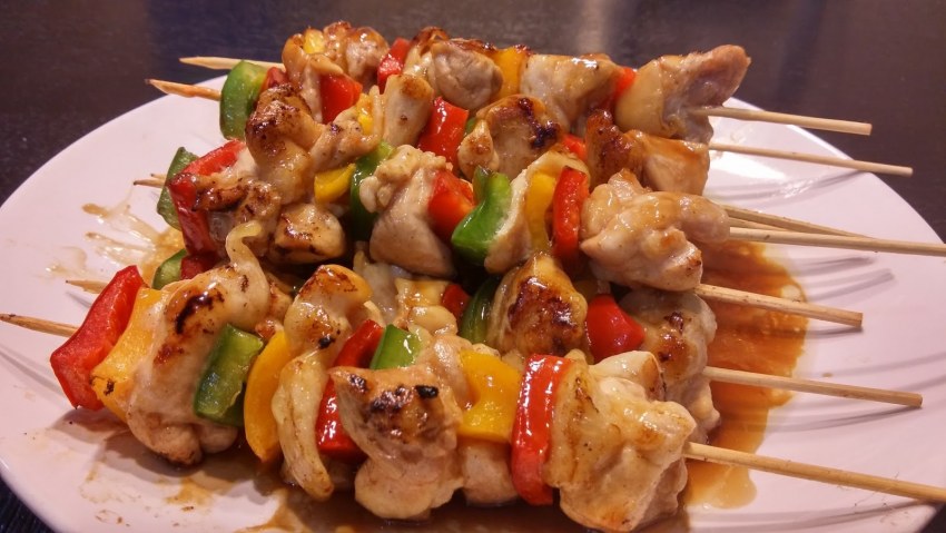 Шашлычки на шпажках в духовке из курицы