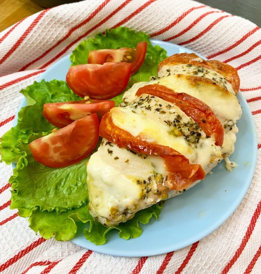 Филе куриное под моцареллой