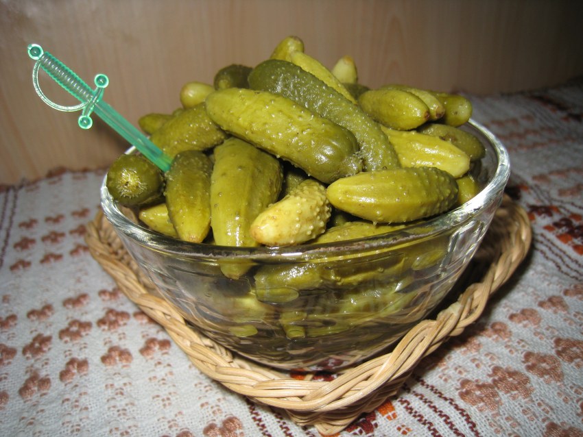 Солёные огурцы маленькие