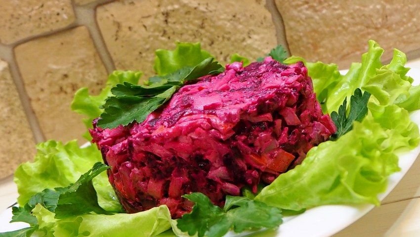 Салат из свеклы розовый Фламинго