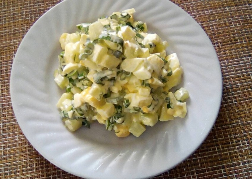 Салат из яиц и огурца