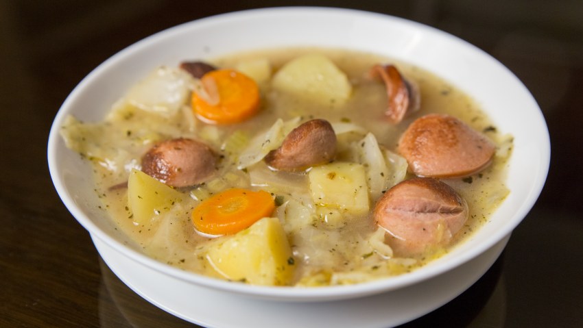 Картофельный суп с сосисками