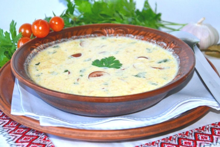 Суп с плавленным сыром и колбасой копченой