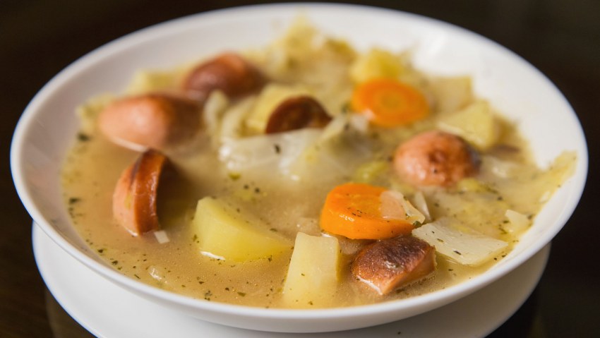Картофельный суп с сосисками